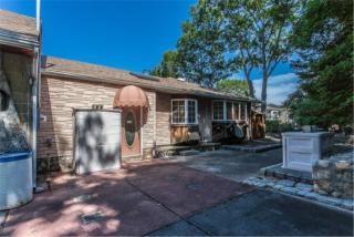 61 Wyandanch Blvd, Smithtown, NY 11787-3939