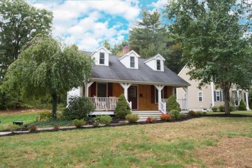 39 Forest Rd, Millis, MA 02054-1503