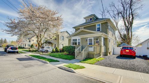 20 Yard Ave, East Freehold, NJ 07728-1929