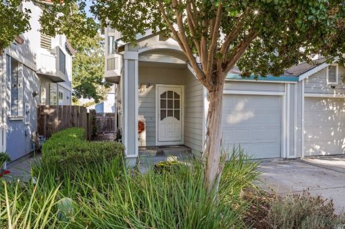 686 Santa Ana Cir, Santa Rosa, CA 95404-6166