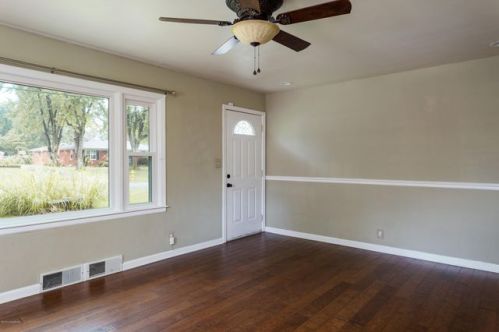 8711 Michael Edward Dr, Louisville, KY 40291-1524