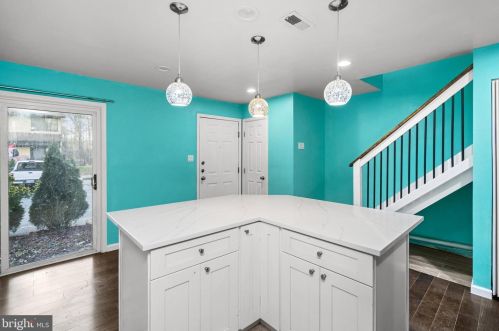 2233 White Cornus Ln, Herndon, VA 20191-1115