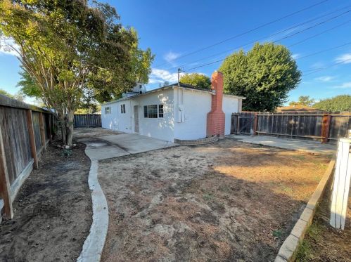 2202 Geneva Dr, Modesto CA  95350-2830 exterior