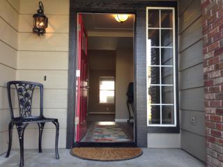399 Palm Cir, Hanford, CA 93230-6836