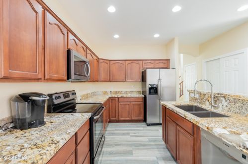 1847 Dunbar Dr, Phoenix AZ  85042-6856 exterior