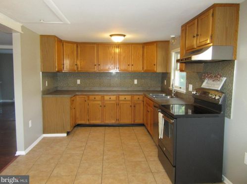 404 Schuylkill St, Water Gap, PA 17018-9801