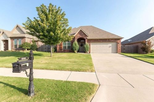 3802 Town Vu Rd, Bentonville AR  72712-5191 exterior