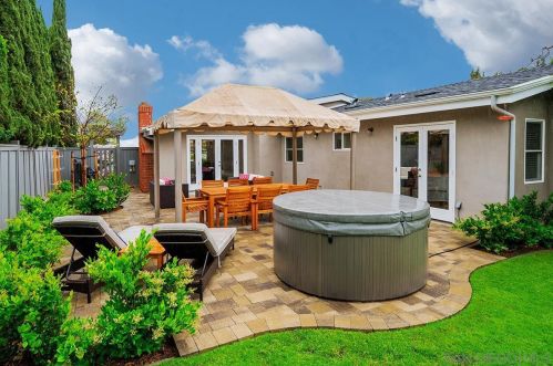 3077 Ducommun Ave, San Diego CA 92122-2221 exterior