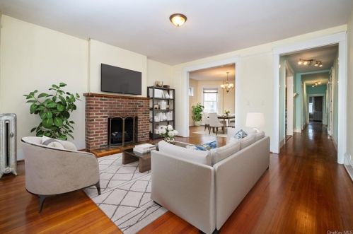 27 Locust Ave, New Rochelle, NY 10801-7358