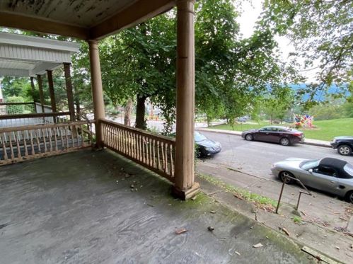 702 12th Ave, Whitaker PA  15120-2016 exterior