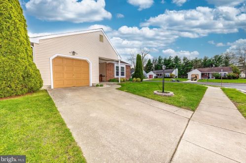 1 Niland Ln, West Deptford, NJ 08096-6708
