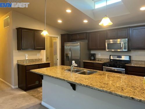 1462 Salamanca Ave, Hayward CA  94544-6256 exterior