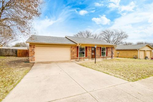 1520 Lagoona Ln, Fort Worth, TX 76134-2819