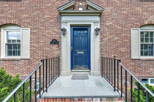 120 Woodbury St, Providence, RI 02906-3512