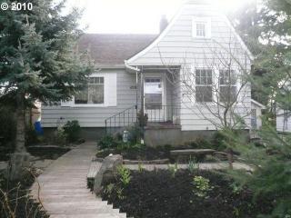6136 Beech St, Portland, OR 97213-3226