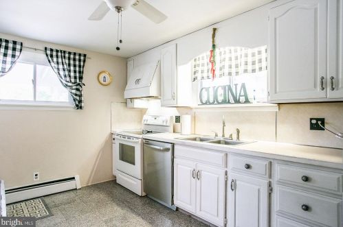 808 Maple Ave, Limerick PA  19468-2987 exterior