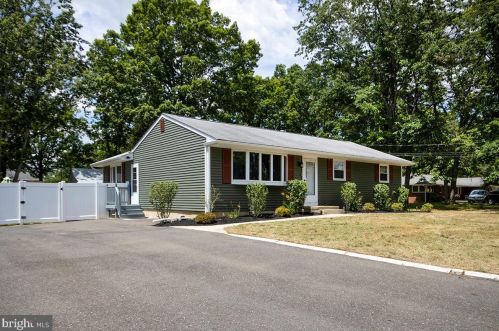 205 Elm Ave, Berlin Boro, NJ 08009-9306