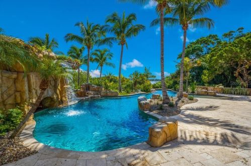 2718 Casey Ky Rd, Nokomis FL  34275-3306 exterior