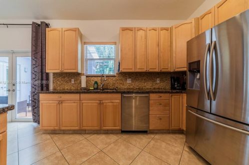 209 1st Ct, Dania Beach FL  33004-2818 exterior