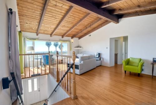 1552 Monmouth Dr, San Diego CA 92109-2247 exterior