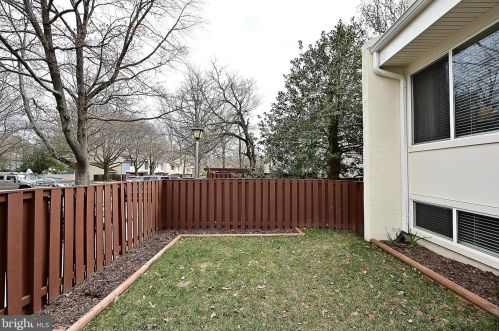 2414 Southgate Sq, Herndon VA  20191-1239 exterior