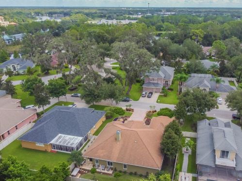 1827 Crooked Oak Ln, Lutz FL  33559-7407 exterior