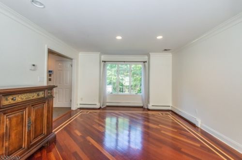 77 Fountain Dr, Skyline Lakes NJ  07456-2406 exterior