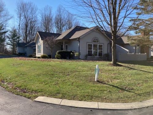 49 Stone Ridge Blvd, Hermitage, PA 16148-9174