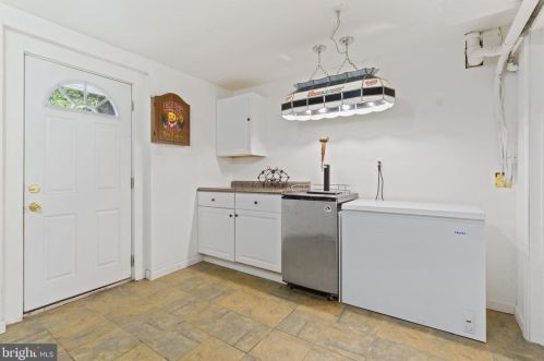 8813 Sylvania St, Lorton VA  22079-1612 exterior