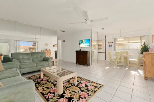 75 Royal Oak Ct, Vero Beach, FL 32962-3731
