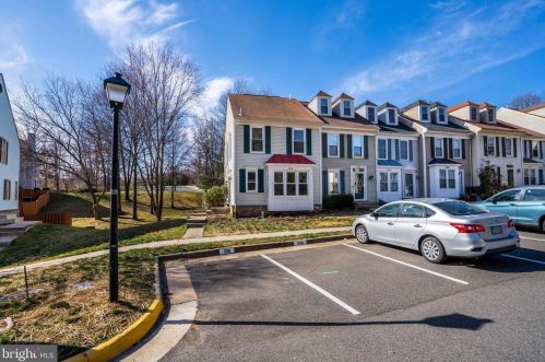 8498 Laurel Oak Dr, Springfield VA  22153-3548 exterior