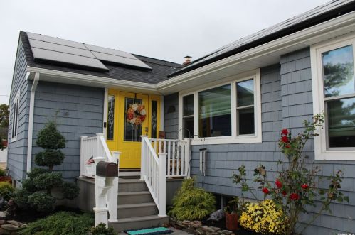 141 Ohio St, North Lindenhurst NY 11757-5411 exterior