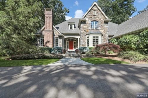 339 Crescent Dr, Franklin Lakes, NJ 07417-1624