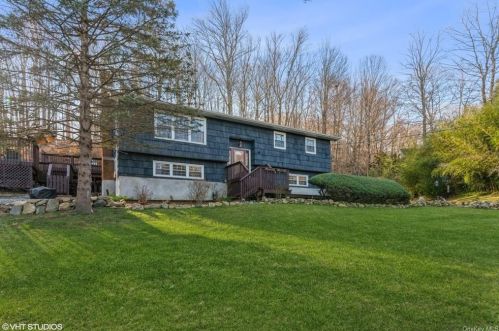 61 Mclaughlin Dr, Mahopac, NY 10541-3939