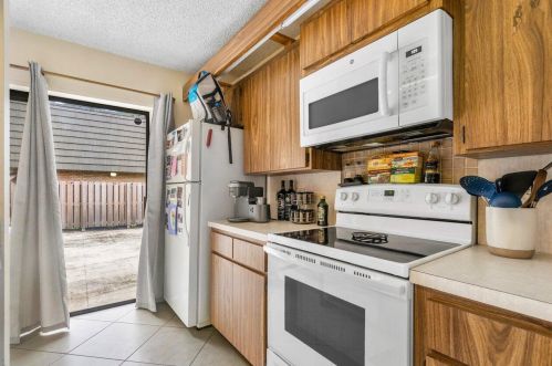 3228 32 Way, West Palm Beach FL  33407-6747 exterior