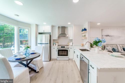 7588 Wood Mist Ln, Falls Church, VA 22043-3902