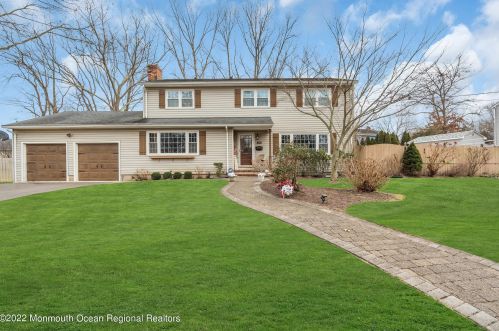 39 Walden Rd, Bricktown, NJ 08724-4339