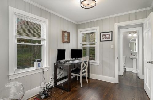 1701 Friendly Ave, Greensboro NC  27403-1238 exterior