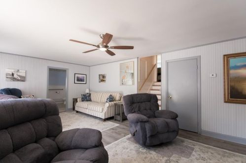 19 Casey Dr, Middletown RI  02842-6224 exterior