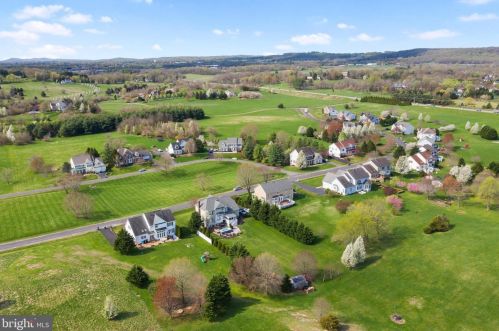 42306 Big Spg Ct, Leesburg VA 20176-6289 exterior