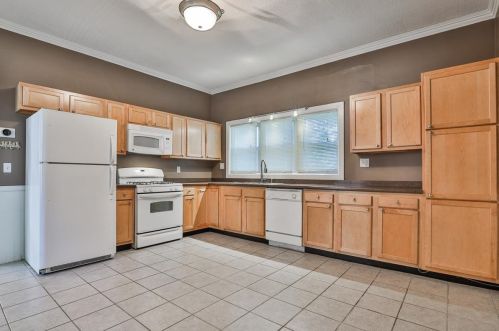 55 Concord St, Nashua NH 03064-1223 exterior