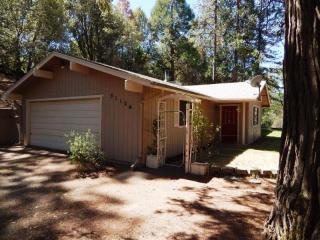 51126 Rusty Ln, Oakhurst, CA 93644-9712