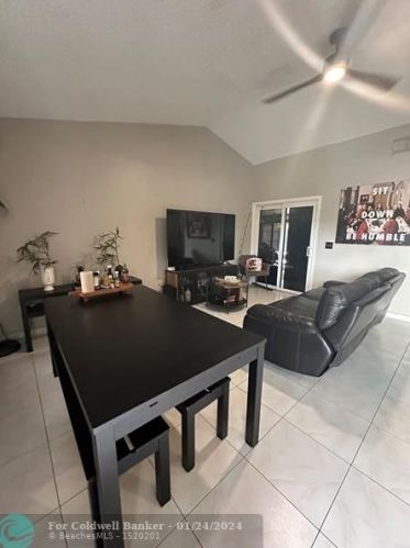 8671 16th St, Hollywood, FL 33025-3306