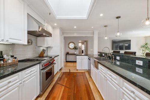 18 Ethel Ct, Redwood City CA  94061-2400 exterior