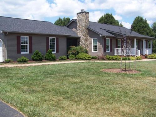 18 Summit Ct, Troutville, VA 24175-6535