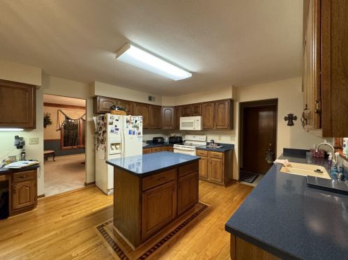 1 Cedar Pt, Newport KY  41076-1743 exterior