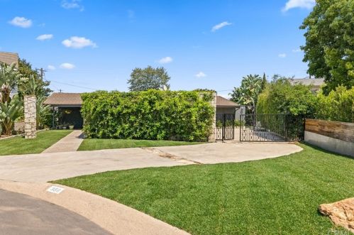388 Meadow Ln, Newport Beach, CA 92660-3619