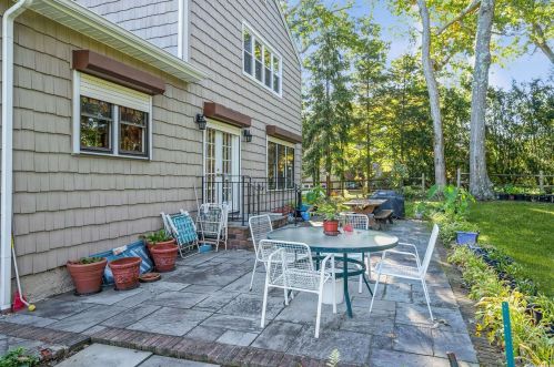 10 Woodfield Ave, Northport NY  11768-2439 exterior