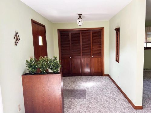 371 John St, Manchester, WI 53946-7111