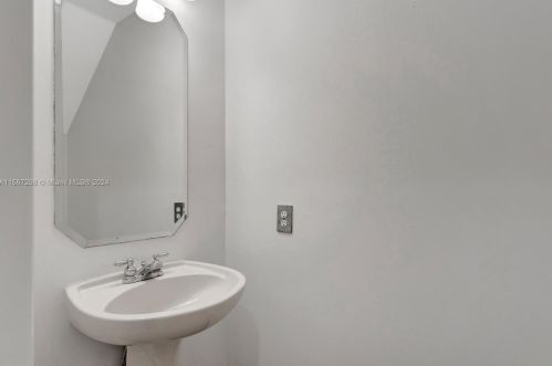 14350 11th St, Hollywood FL  33027-6148 exterior